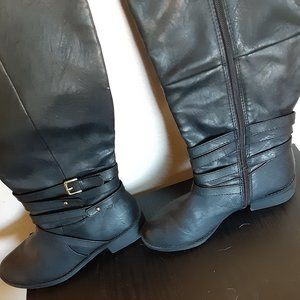 Wide leg boots